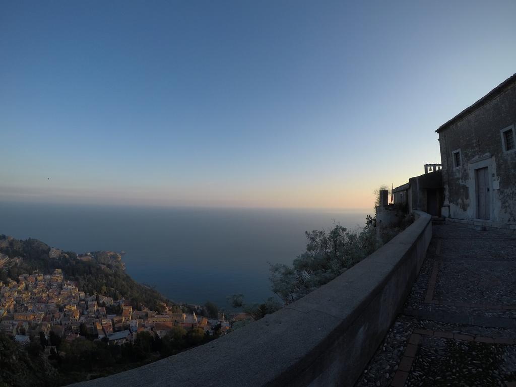 Sunshine Apartment Taormina Esterno foto