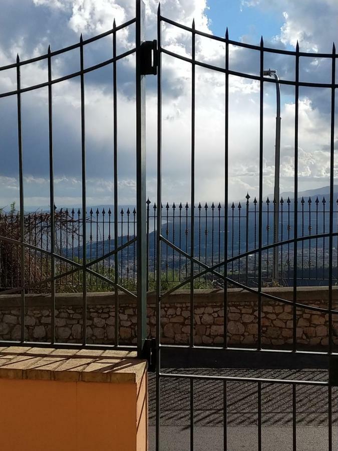 Sunshine Apartment Taormina Esterno foto